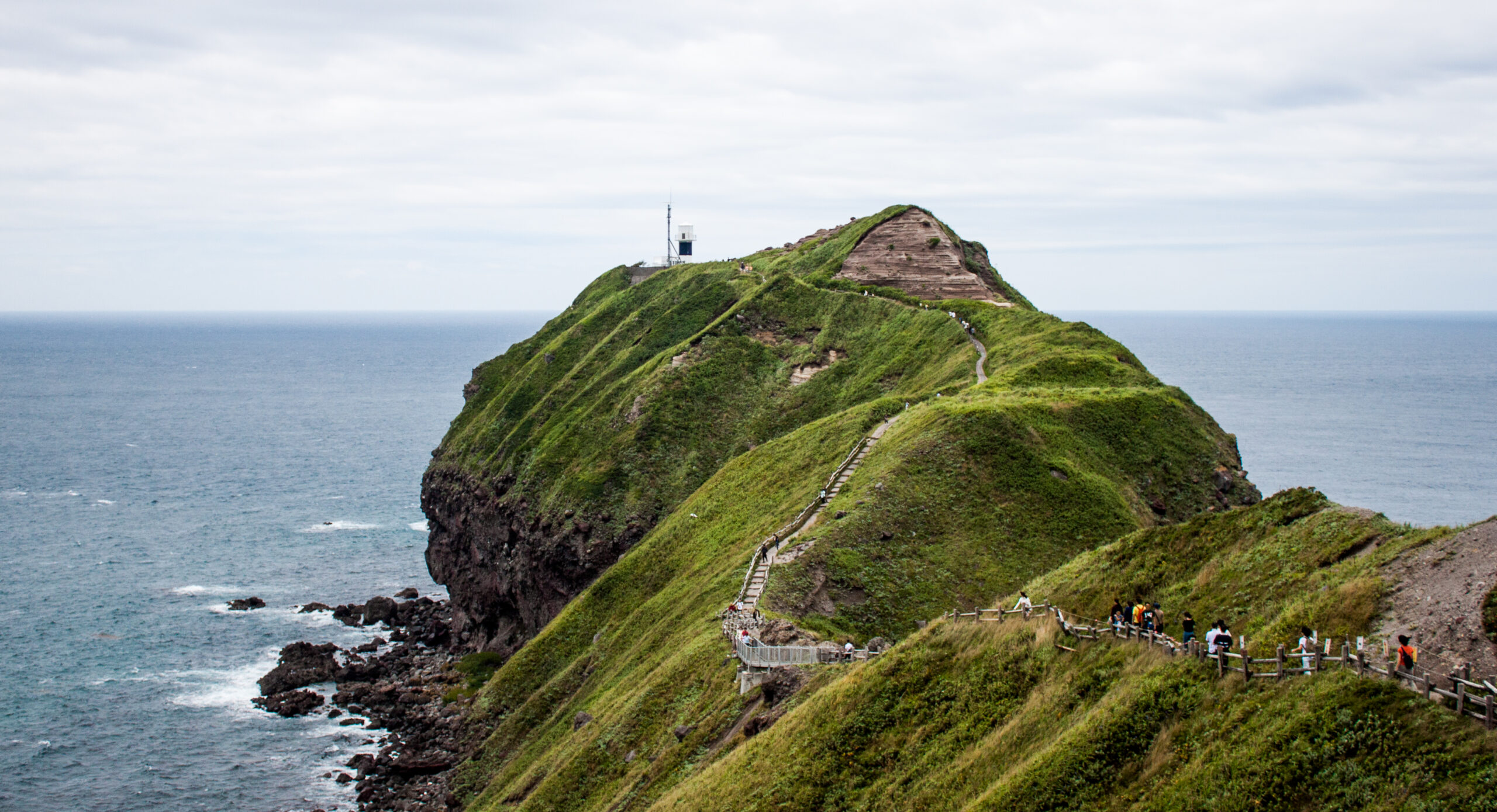 The walking trail along the ridge to Cape Kamui with ocean views on both sides