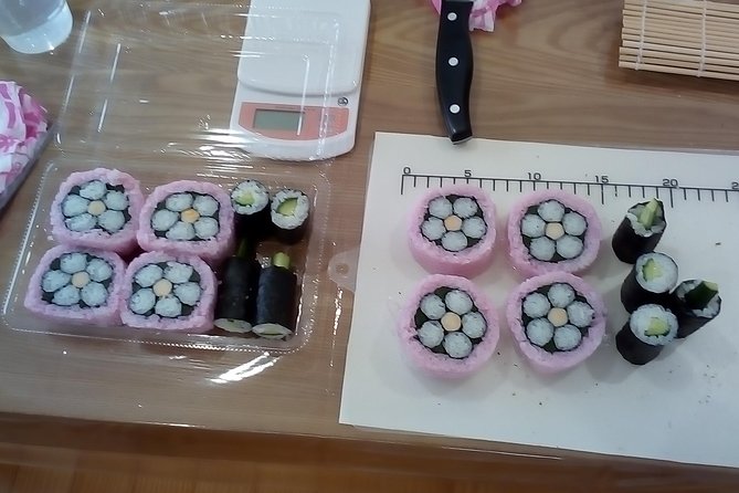 2 hours sushi class - Making sushi flowers in southern Sapporo