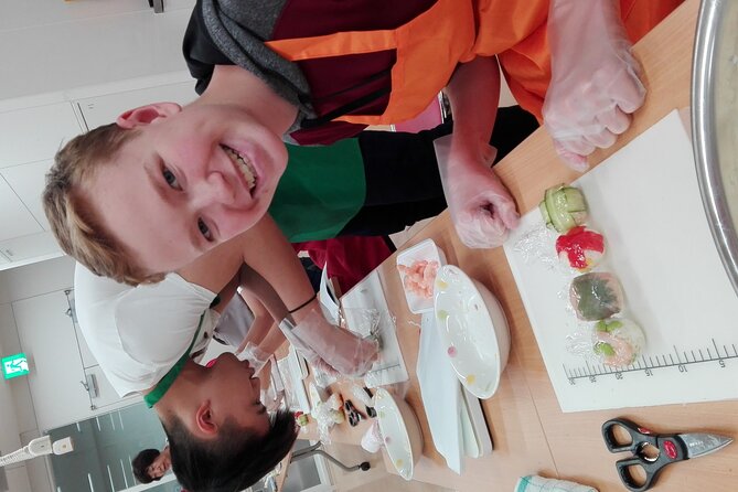 2 hours sushi class - Take-home sushi and the best part of the lesson