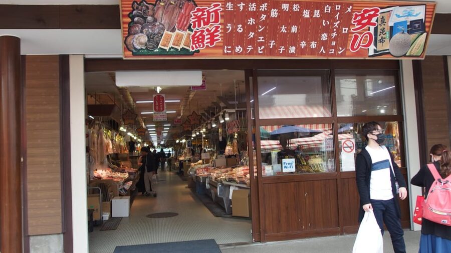 Hakodate:Private Full Day Guided Tour in Hakodate - Taking the tram to the red brick warehouses