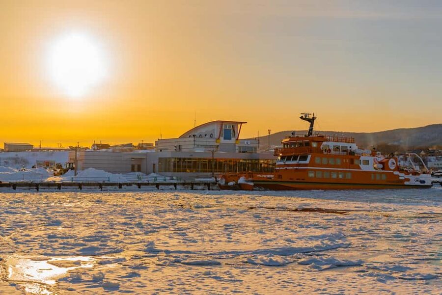 Hokkaido Asahiyama Zoo, Icebreaker GARINKO GO Sunset Tour - Why this zoo-and-icebreaker pairing works