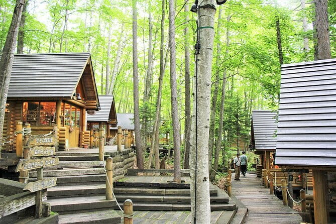 Hokkaido│Noboribetsu & Toya Day Tour with Ropeway Ticket - Toyako Onsen gives you 90 minutes by the lake
