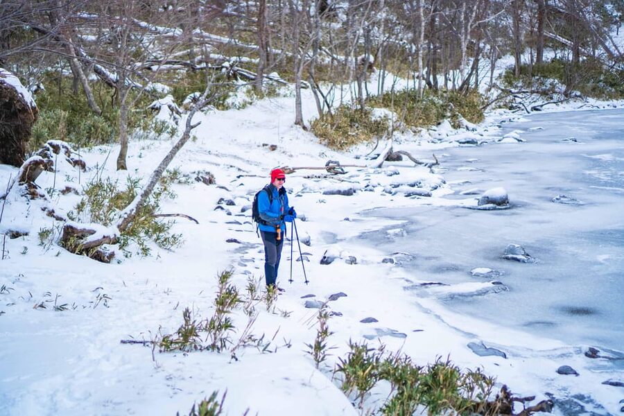 Lake Tachibana: Snowshoe to a frozen lake! - Starting in Karurusu Onsen