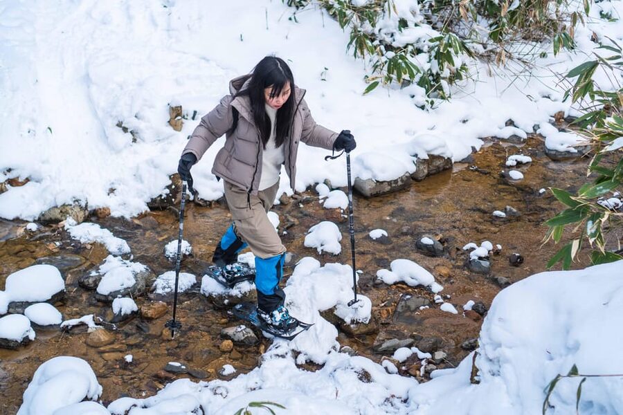 Lake Tachibana: Snowshoe to a frozen lake! - Hot chocolate and winter silence beside the lake