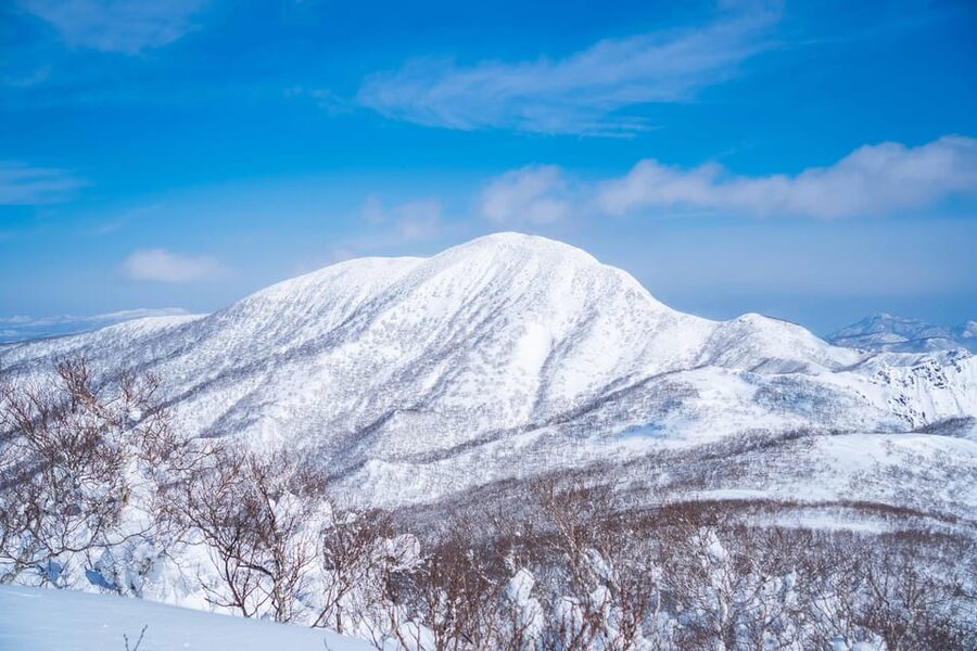 Noboribetsu: Orofure Pass Snowshoeing Tour - A sheltered lunch stop and hot drink