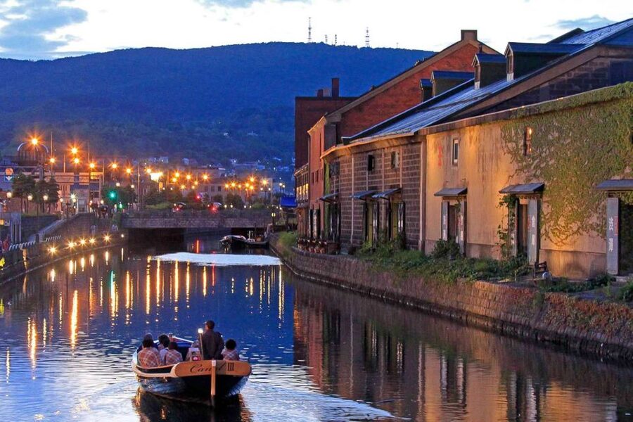 Otaru: Private Guided Walking Tour with Local Guide - Why a private walk works well in Otaru