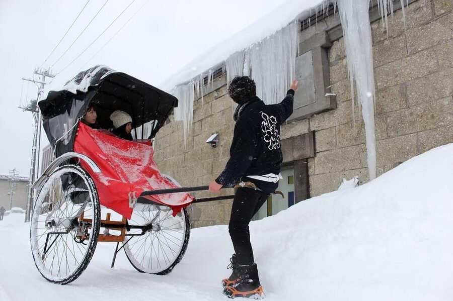 Otaru: Private Otaru Sightseeing Tour by Rickshaw - Summer air or snowy winter streets