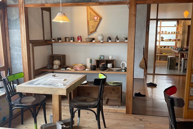 Private Wheel Pottery Experience with One Drink - Your first few minutes at the pottery wheel