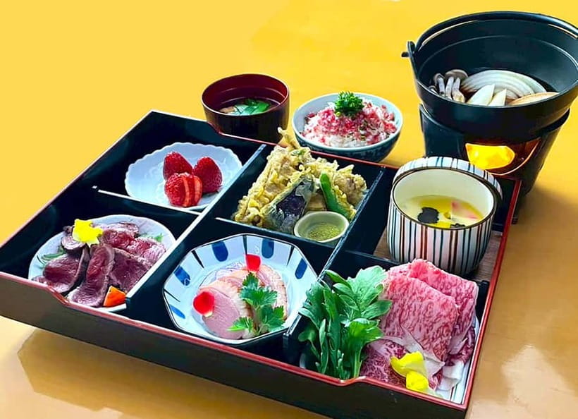 Sapporo: Sumo Show Experience with Japanese food & Photo - A maiko dance and mochi making add local flavor