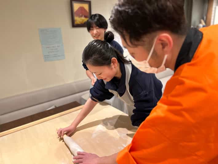 Soba noodle making experience and tempura, Hokkaido sakeplan - Kneading, rolling, and cutting the buckwheat noodles