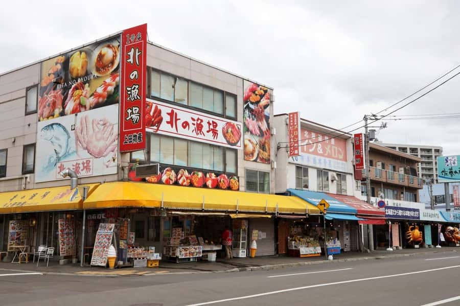 Sopporo: Hokkaido Shrine and Atama Daibutsu Full-Day Tour - Shiroi Koibito Park and the sweet factory visit