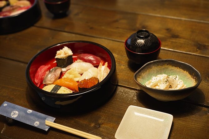 Taught by a professional! Making sushi with Hakodate's Fresh Fish - Three dashi stocks and your own miso soup