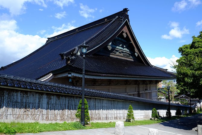 Walk Around Hakodate's Hidden Spots Guided by Local Residents - Motomachi Water Supply Pond and Mizumoto Park